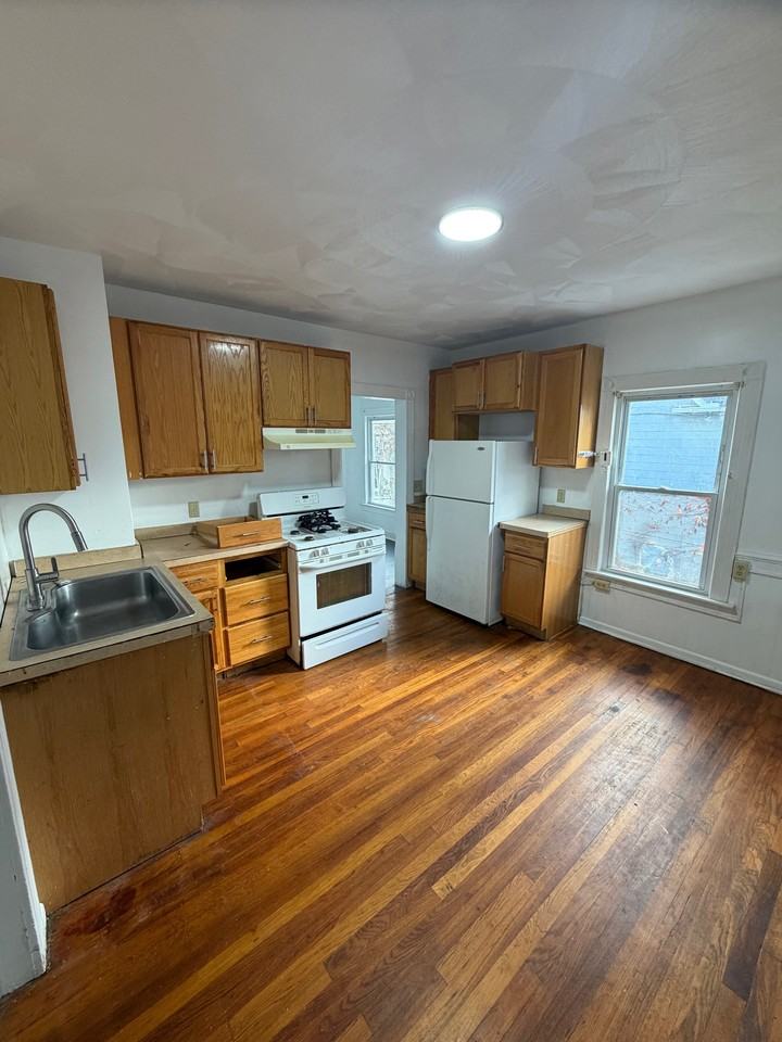 16 Jefferson Ave Apt 2nd #2L - Photo 2 of 6