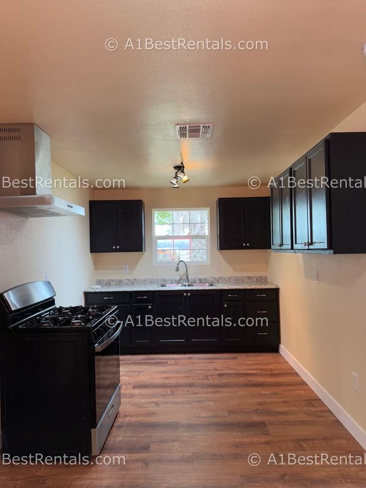 3205 Sierra St #1 - Photo 2 of 17