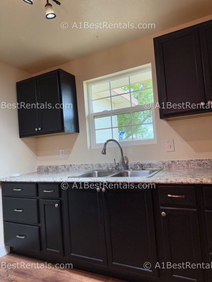 3205 Sierra St #1 - Photo 3 of 17