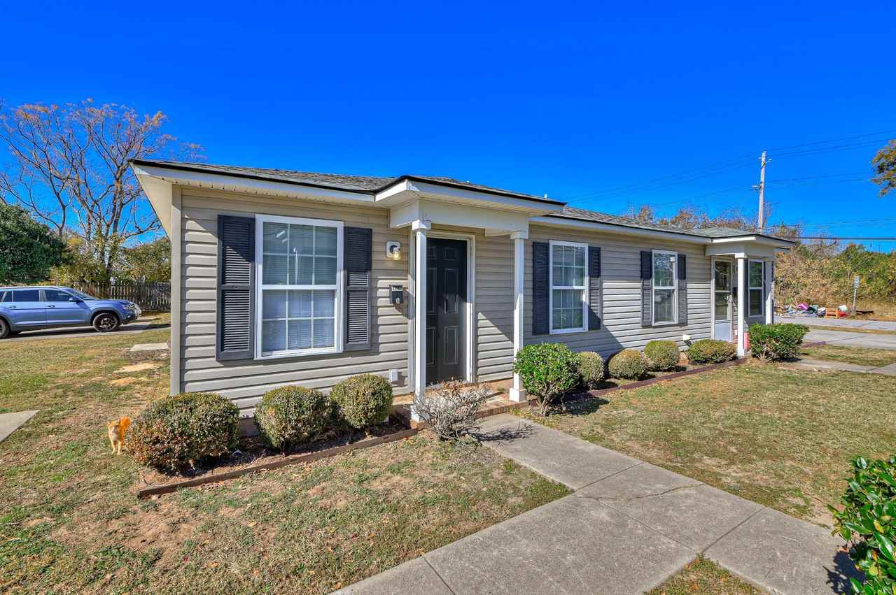 1718B Hicks St #B - Photo 3 of 22