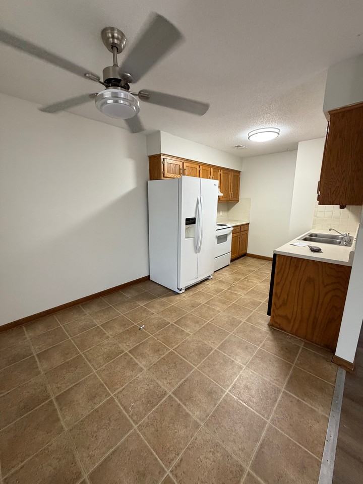 417 E Mill St #A - Photo 4 of 11