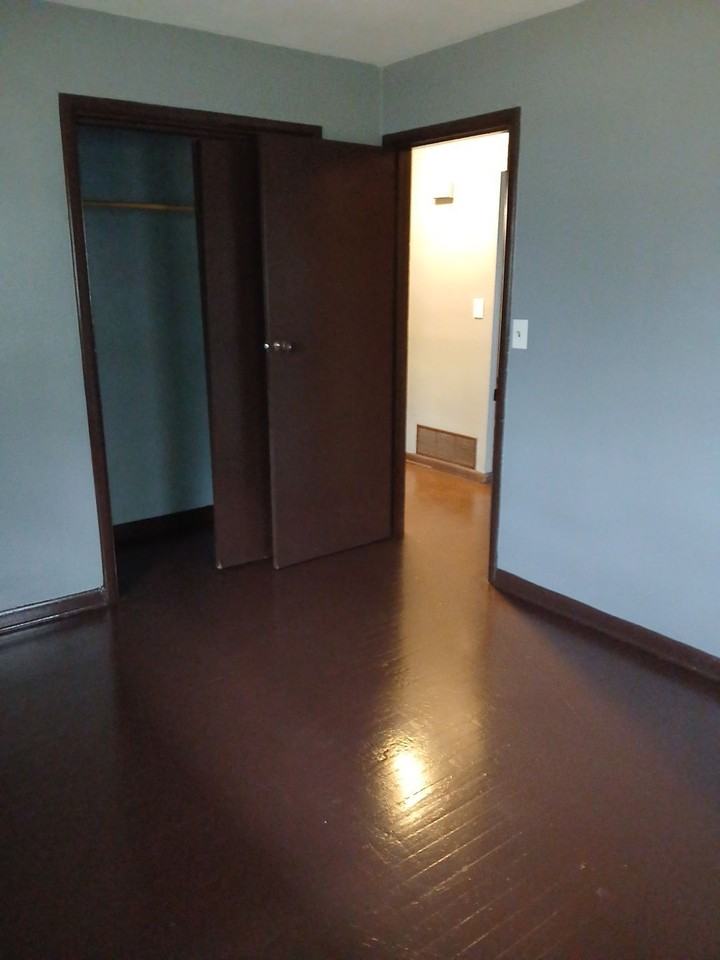 1023 Irving Avenue #1 - Photo 4 of 7