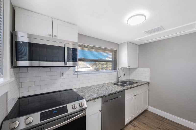 955 9th Avenue South #A - Photo 3 of 24