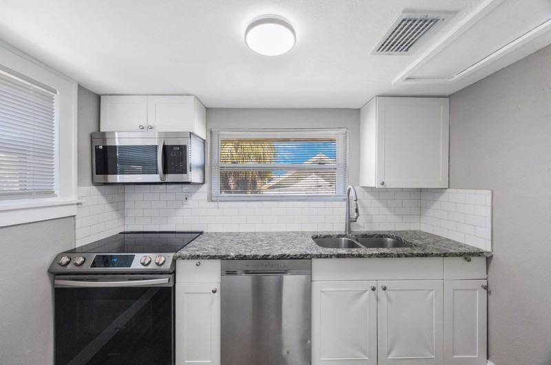 955 9th Avenue South #A - Photo 4 of 24