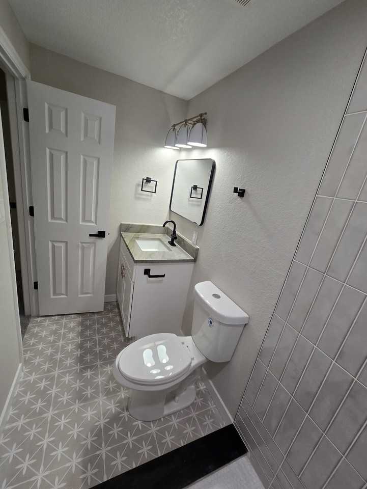 509 E 41st St #1 - Photo 3 of 17