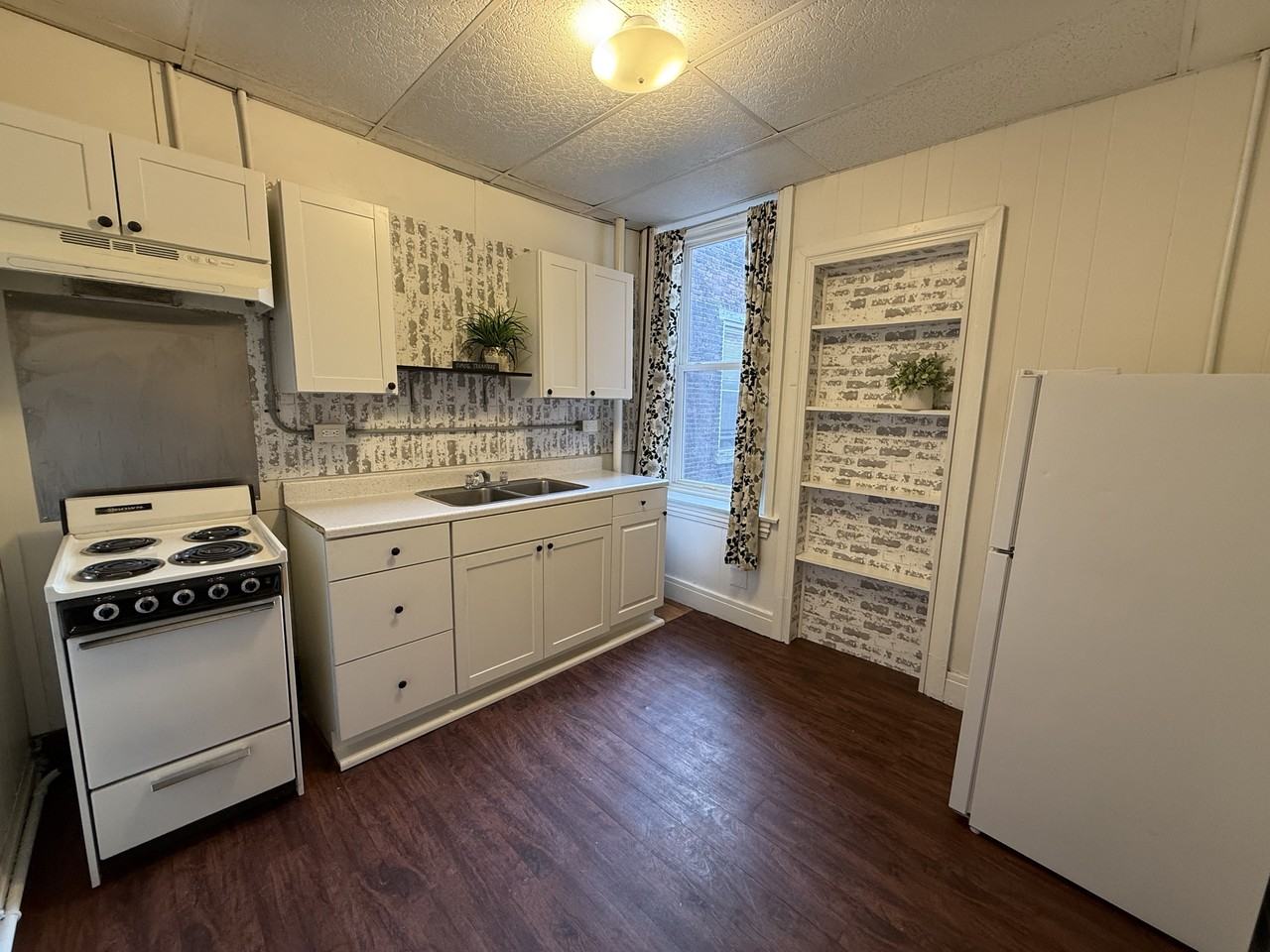 225 N 8th St #2A - Photo 2 of 8