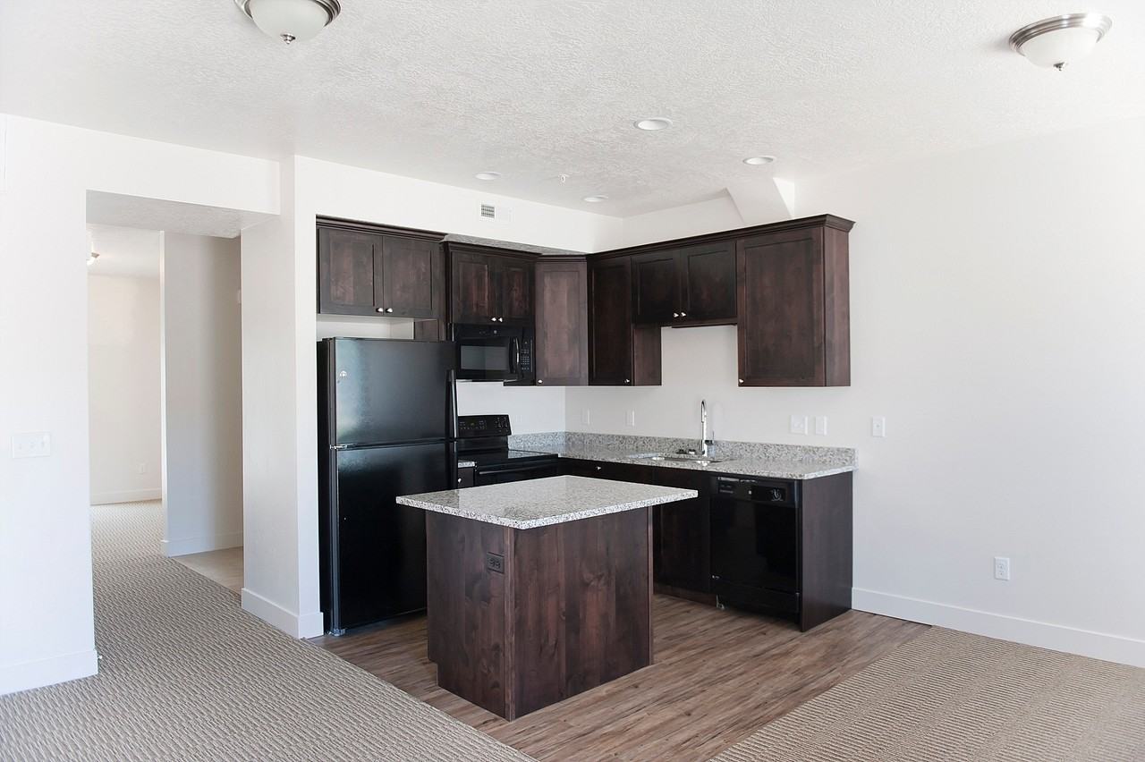 77 West 100 South #202 - Photo 2 of 10