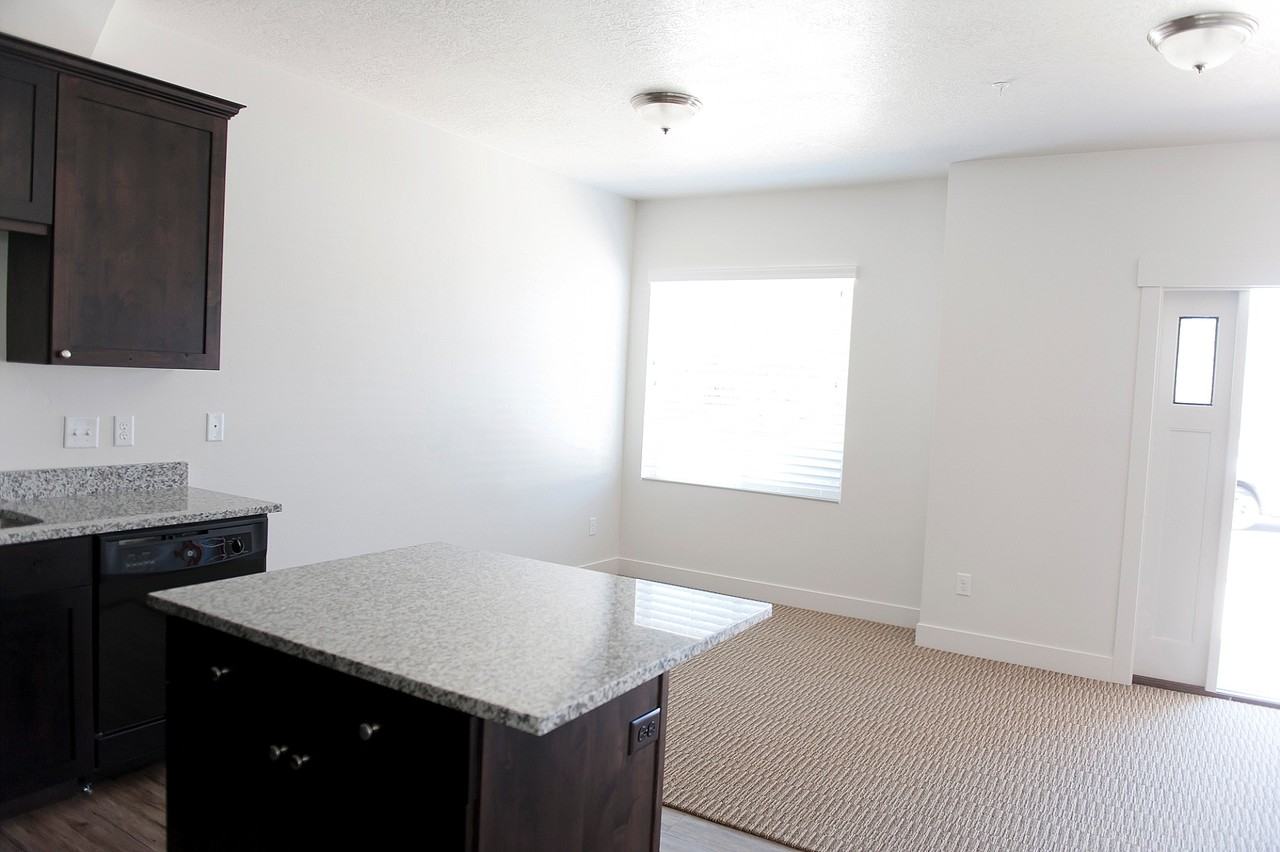 77 West 100 South #202 - Photo 3 of 10