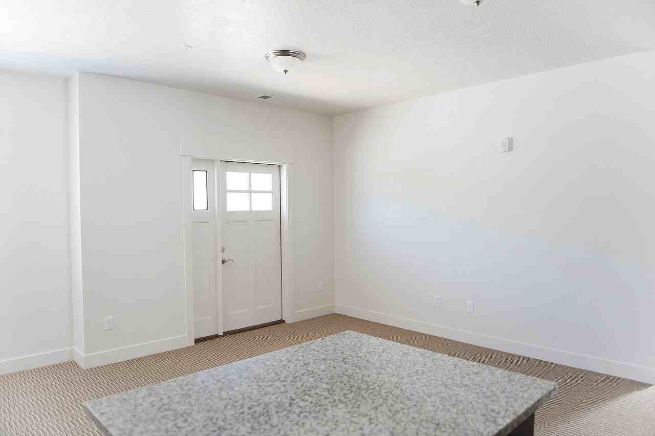 77 West 100 South #202 - Photo 5 of 10