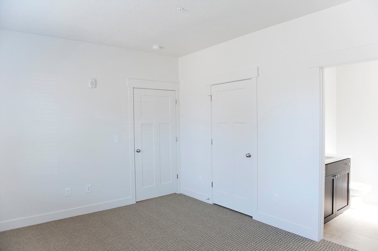 77 West 100 South #202 - Photo 7 of 10