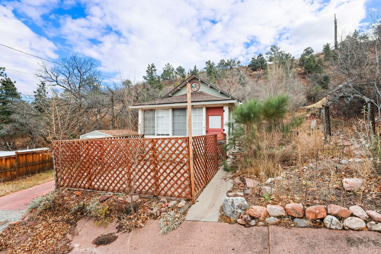 811 Shoshone Pl #1 - Photo 4 of 28