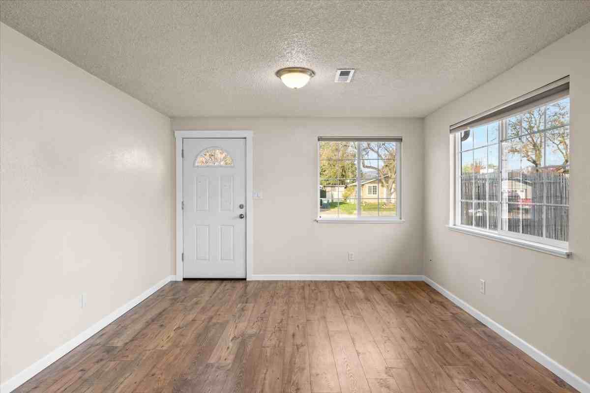 106 N Buchanan Ave #1 - Photo 6 of 24