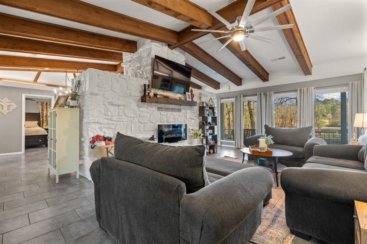 158 Arlington Dr #1 - Photo 4 of 24