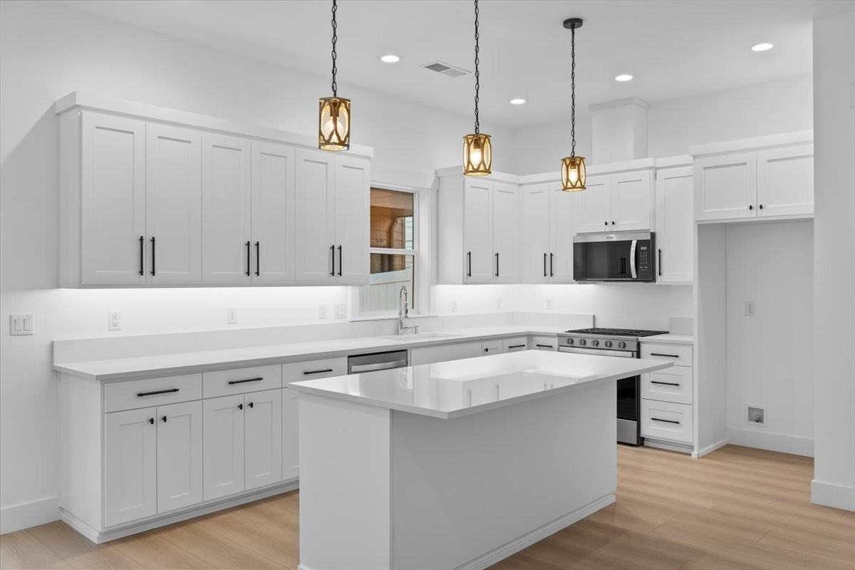 208 Bogey Ln #1 - Photo 4 of 31