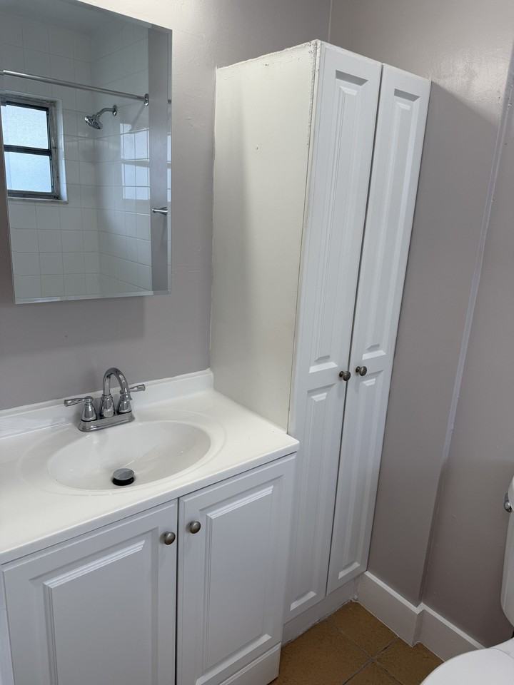 749 Ne 13th Ct #4 - Photo 3 of 4