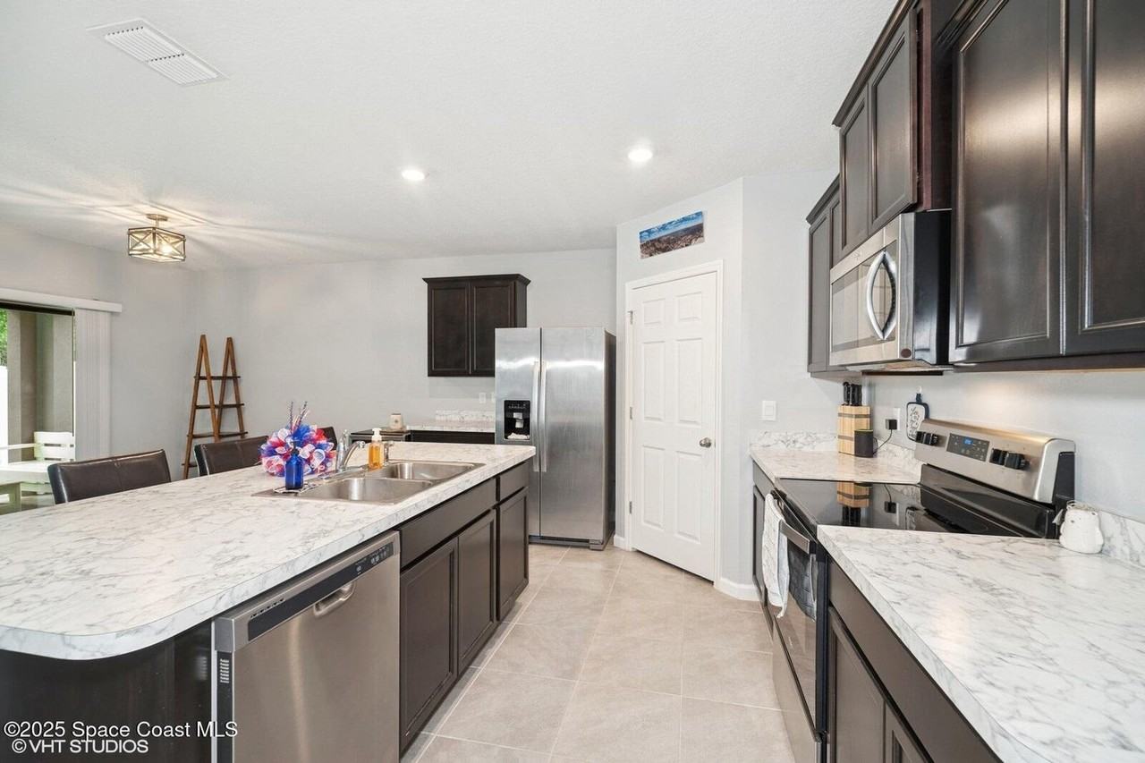 5221 Talbot Blvd #1 - Photo 4 of 11