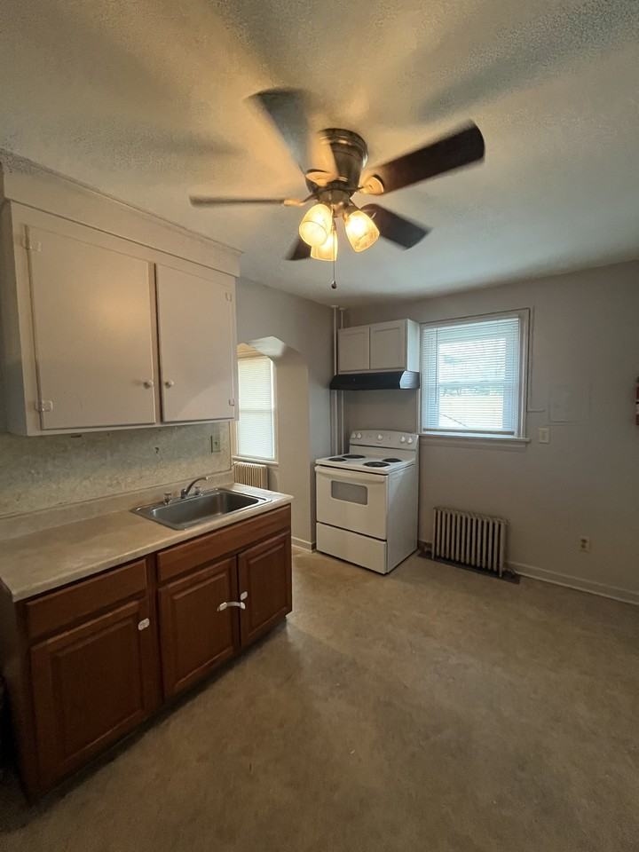 412 New St #412 - Photo 2 of 8