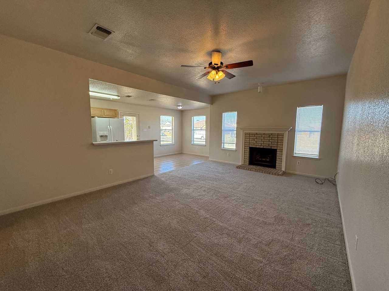 4801 Lindsey Dr - Photo 6 of 21