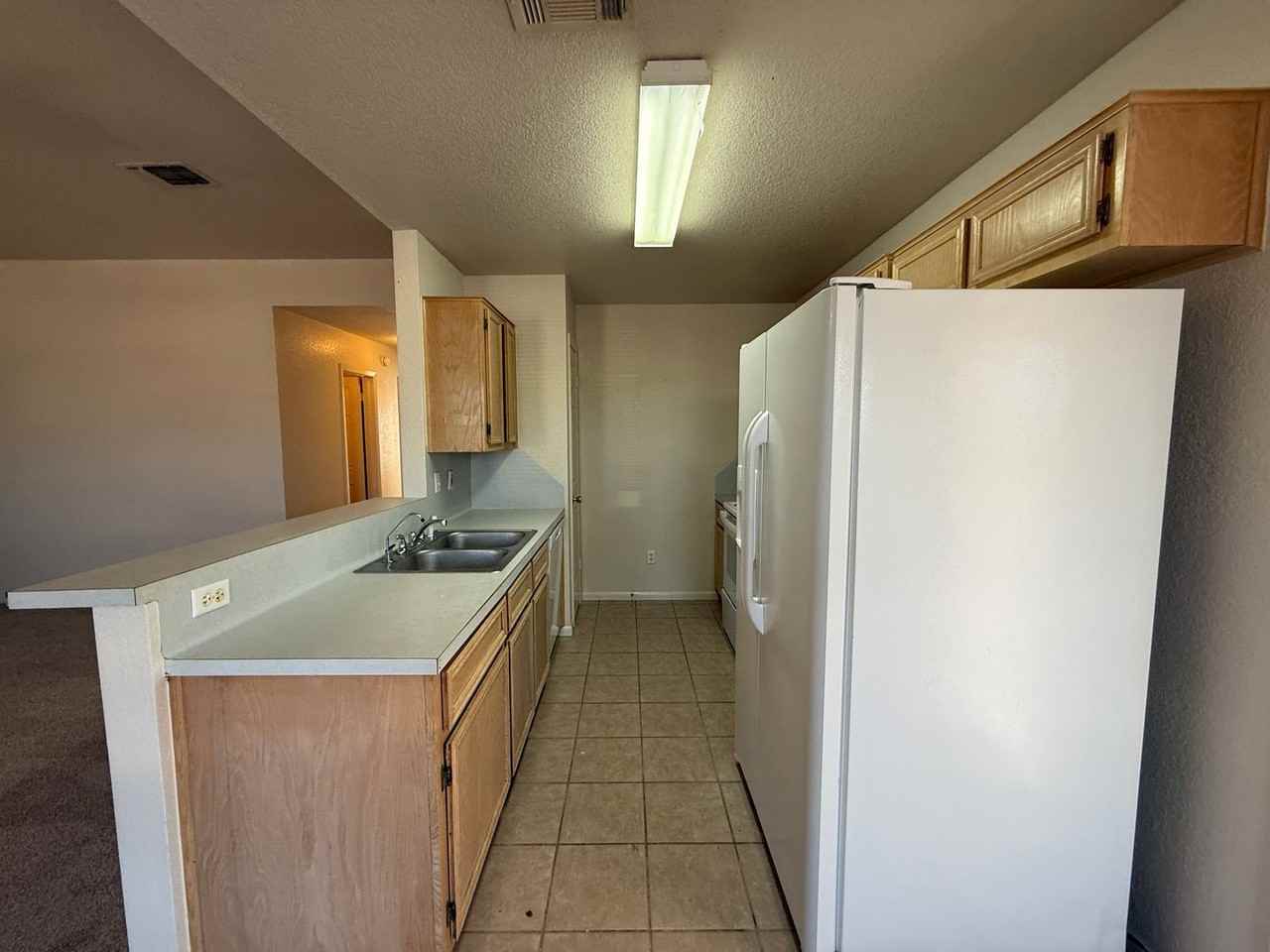 4801 Lindsey Dr - Photo 7 of 21