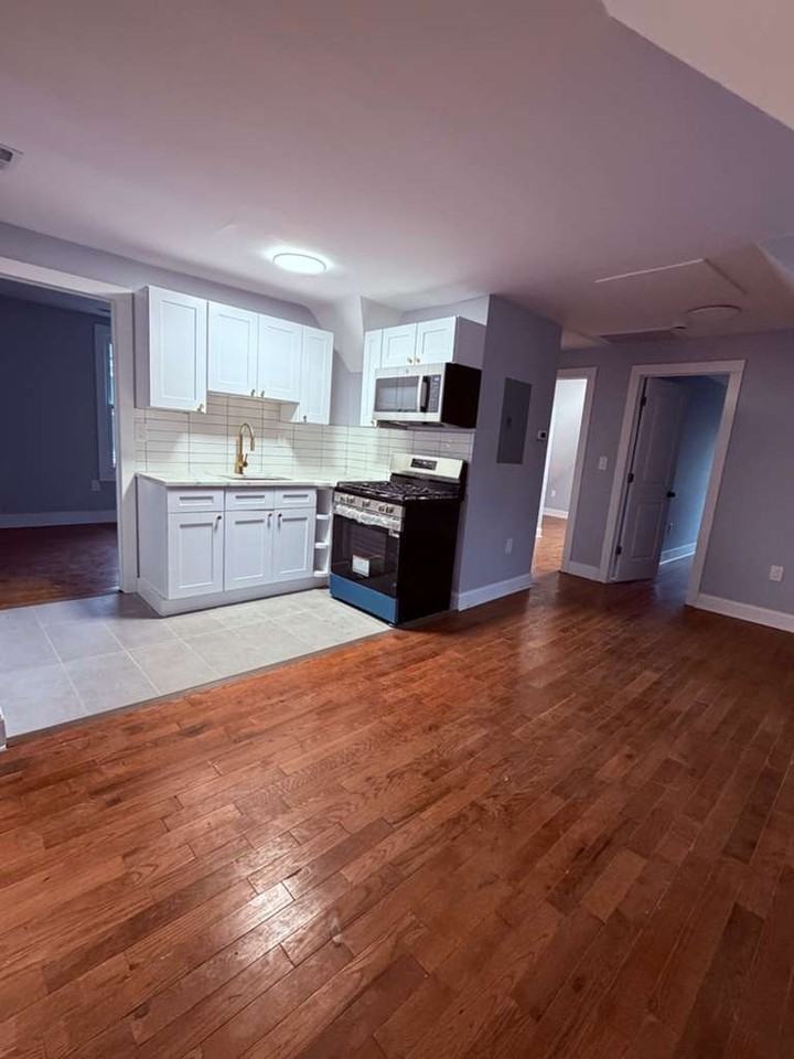 208 Dover St #3 - Photo 3 of 5