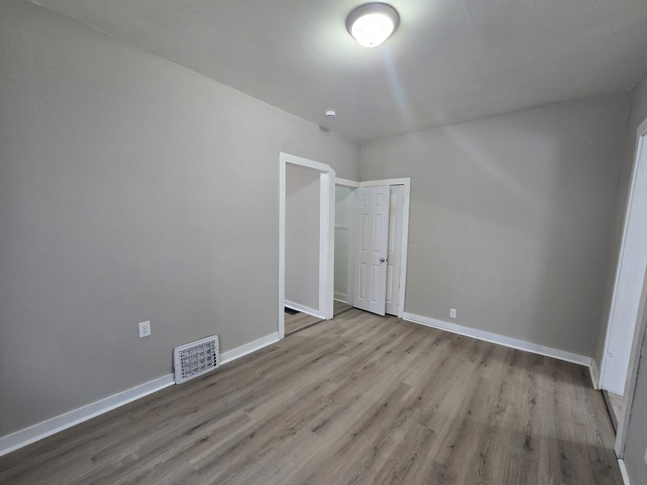 406 Locust St #1 - Photo 6 of 15