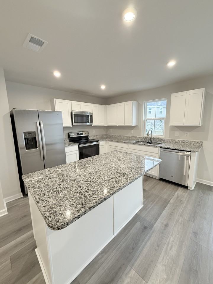 400 El Camino Dr - Photo 3 of 31