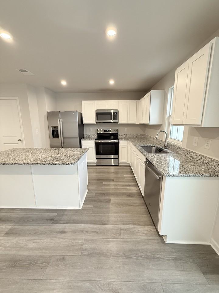 400 El Camino Dr - Photo 4 of 31