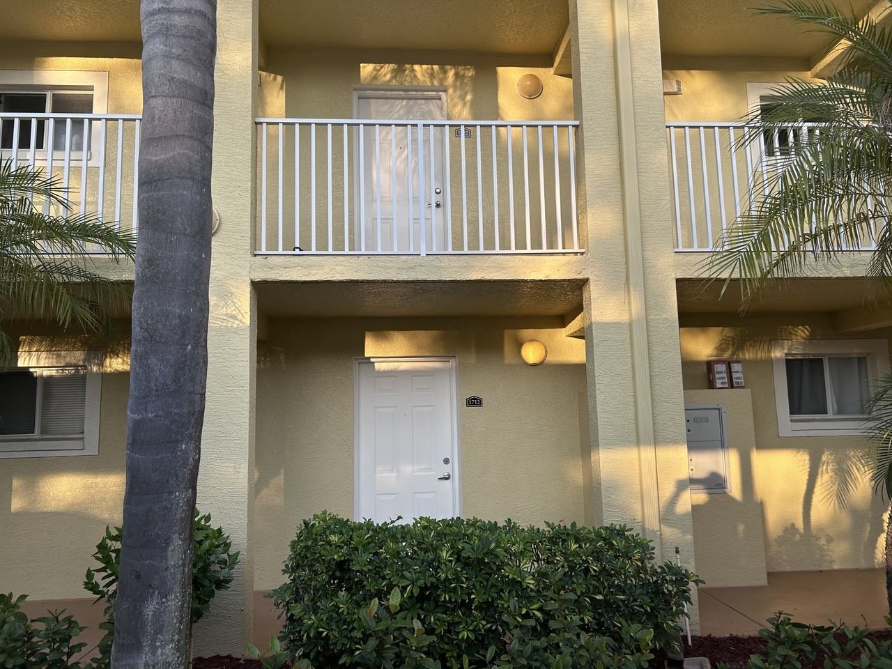 8304 Key Royal Circle #1 - Photo 7 of 11