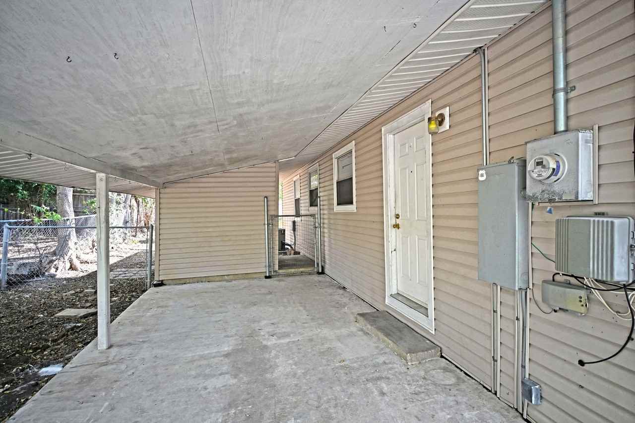 633 S Academy Ave #1 - Photo 3 of 46