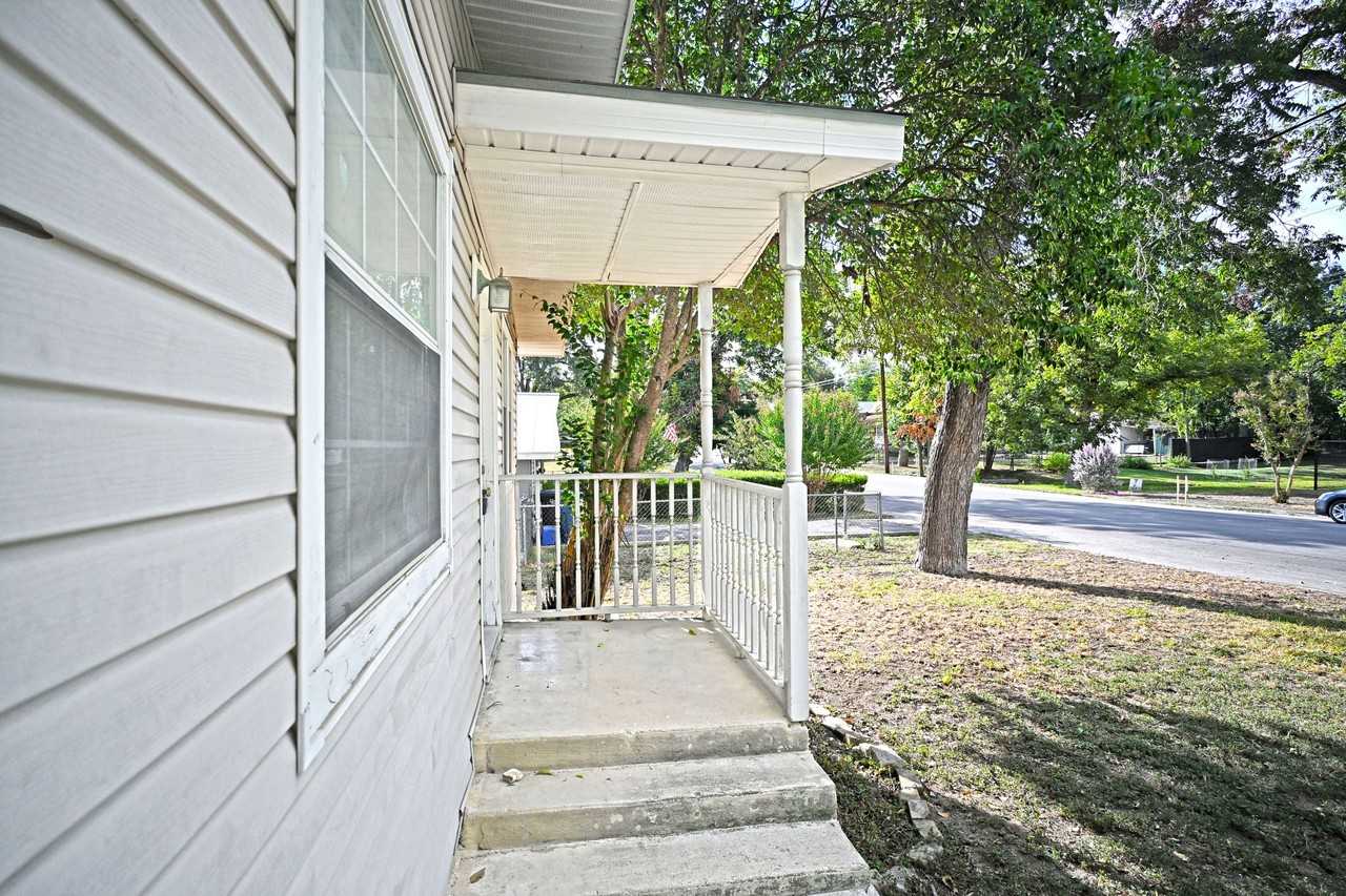 633 S Academy Ave #1 - Photo 4 of 46