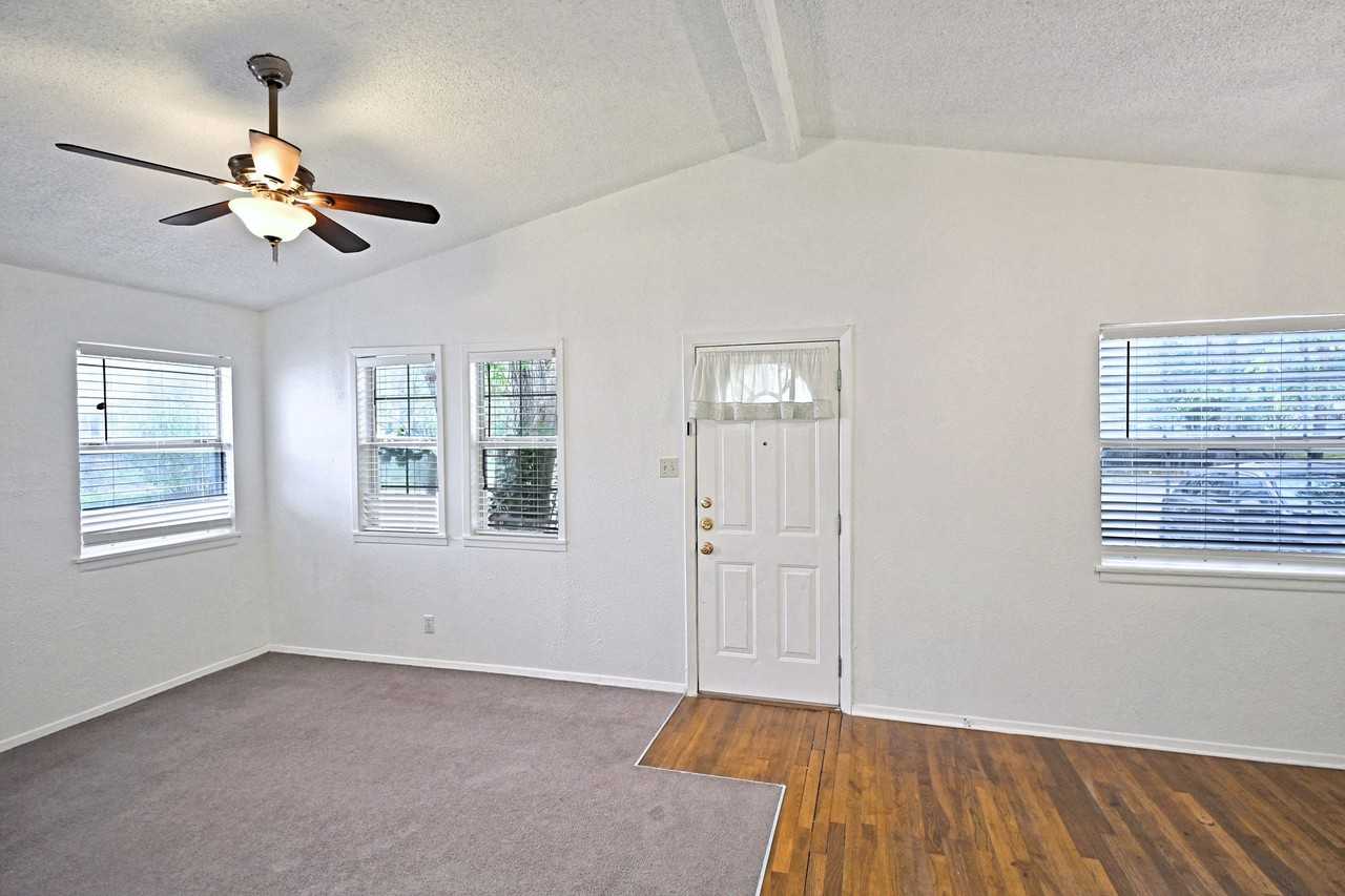 633 S Academy Ave #1 - Photo 5 of 46