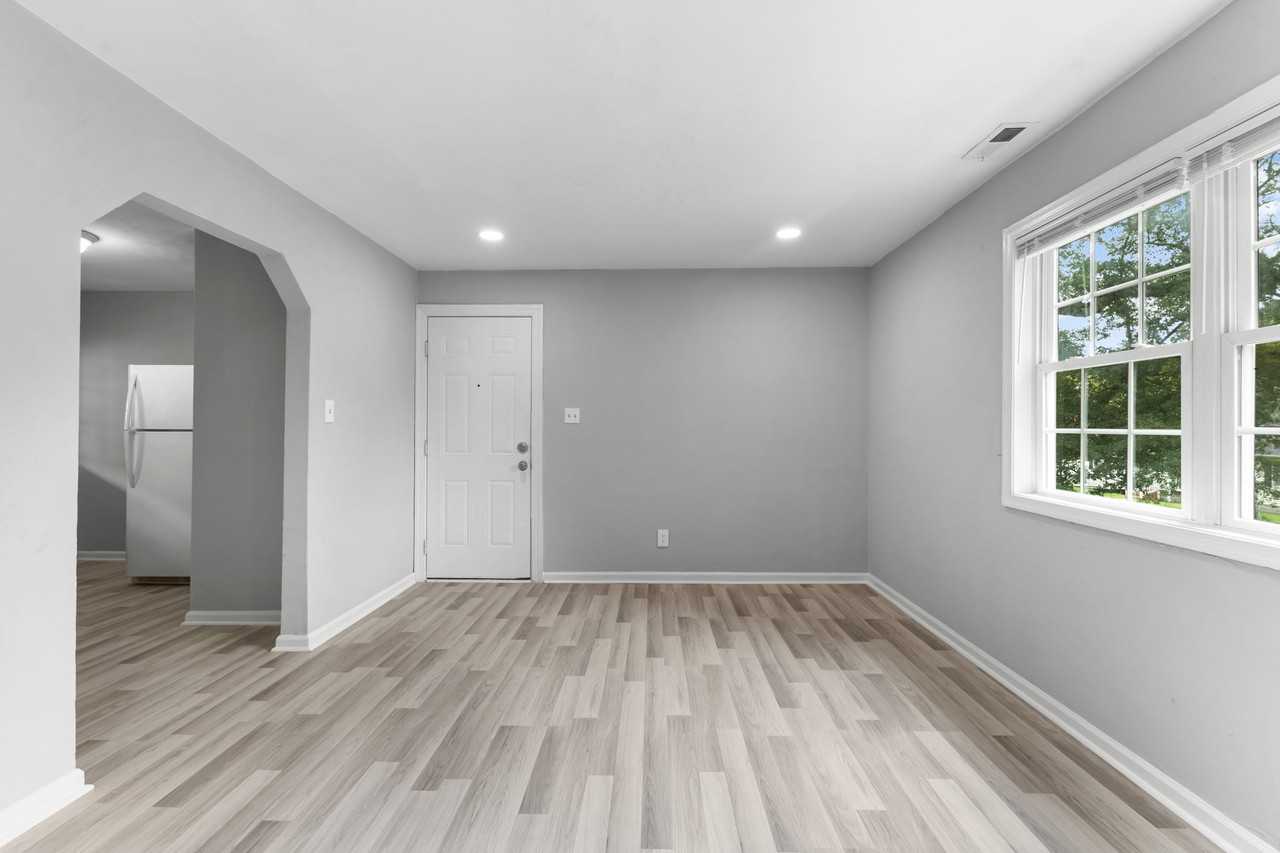 1415 Commerce Ave #4 - Photo 6 of 18
