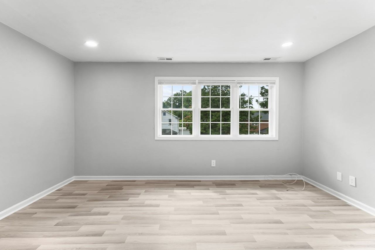1415 Commerce Ave #4 - Photo 7 of 18