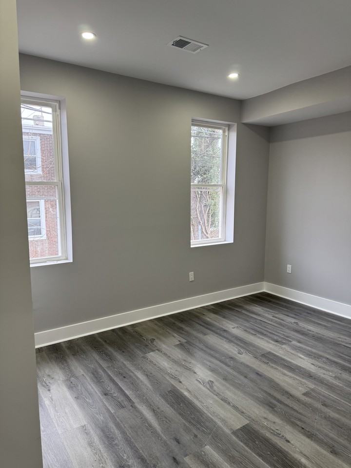 4917 N 13th St #2 - Photo 5 of 10