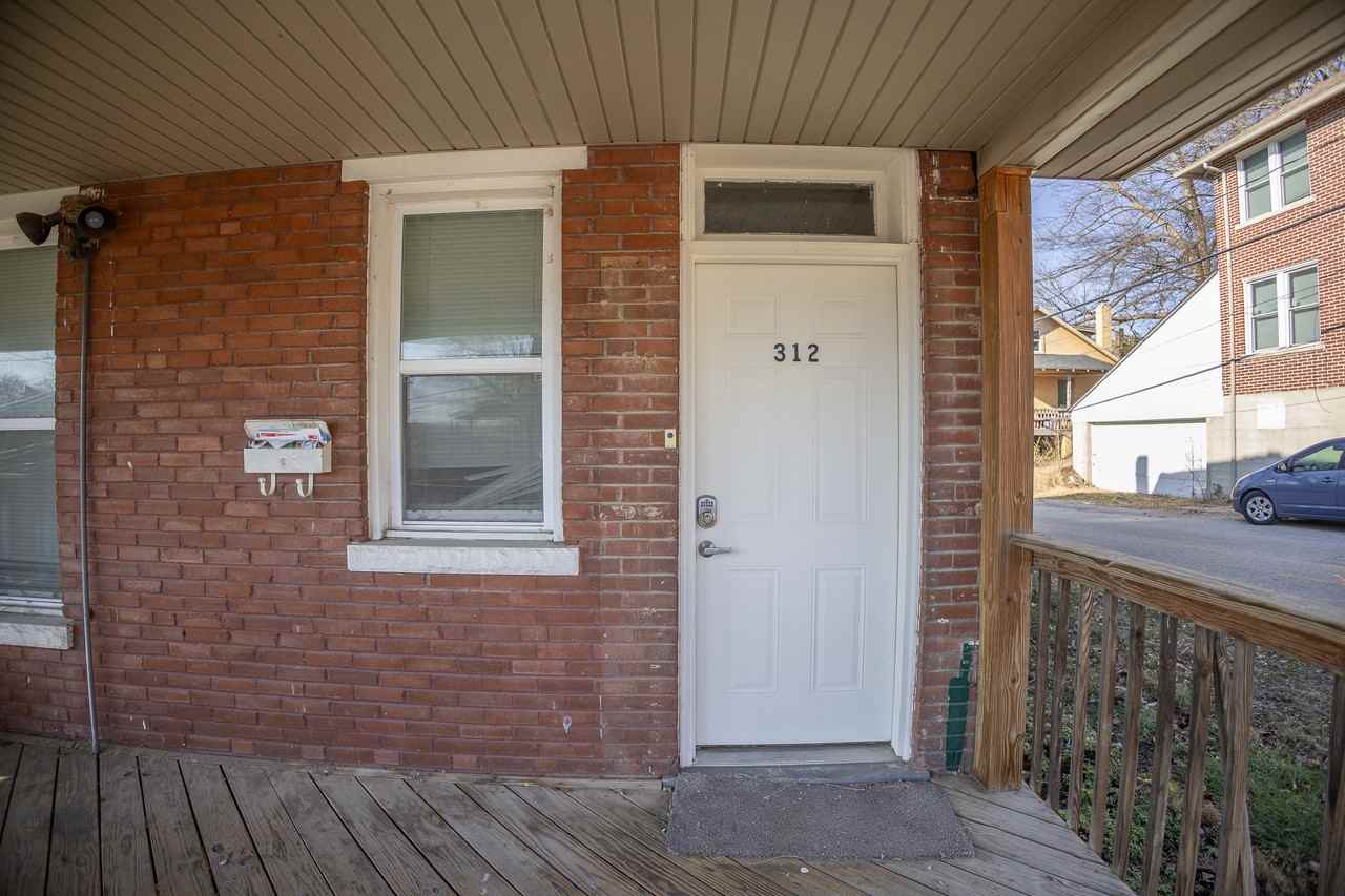 312 312/314 Brooks Street - 312 #312 - Photo 2 of 17