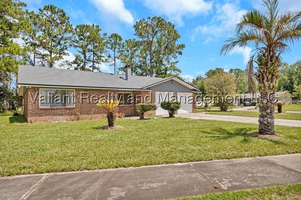 1215 Bluehill Dr N #1 - Photo 4 of 37