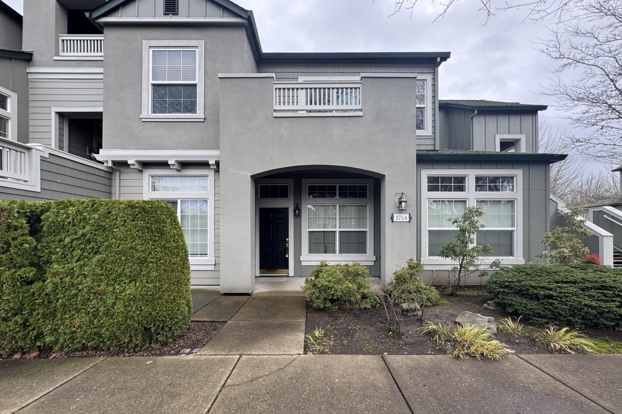 1754 Northeast Ashberry Drive #1