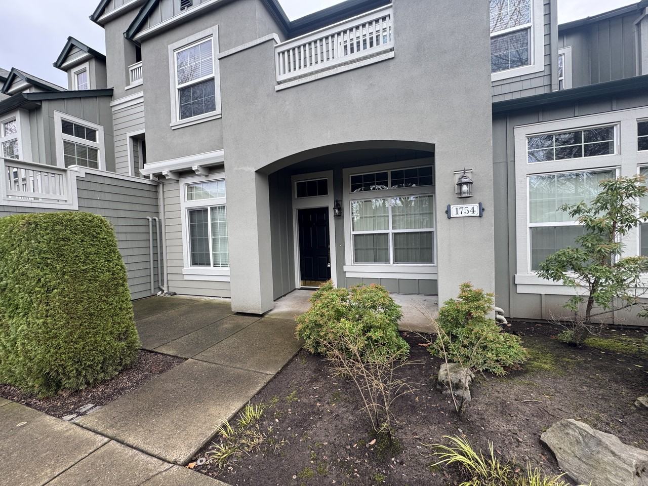 1754 Ne Ashberry Dr #1 - Photo 2 of 28