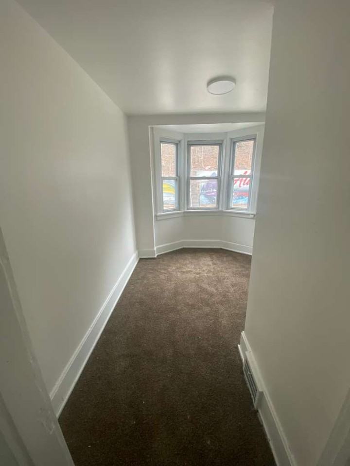 712 Franklin Ave #1 - Photo 4 of 8