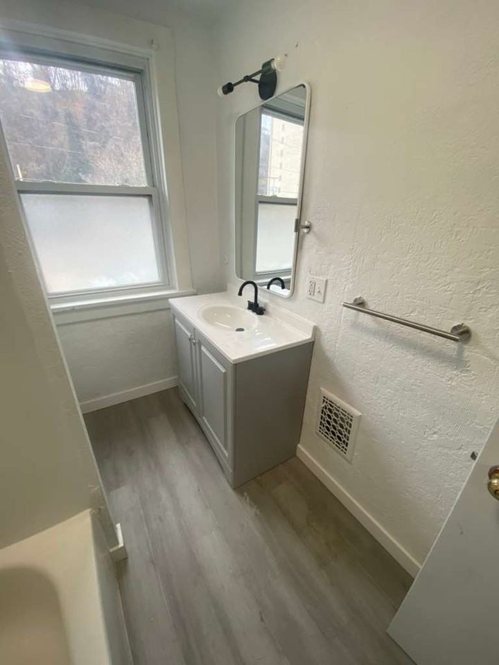 712 Franklin Ave #1 - Photo 6 of 8