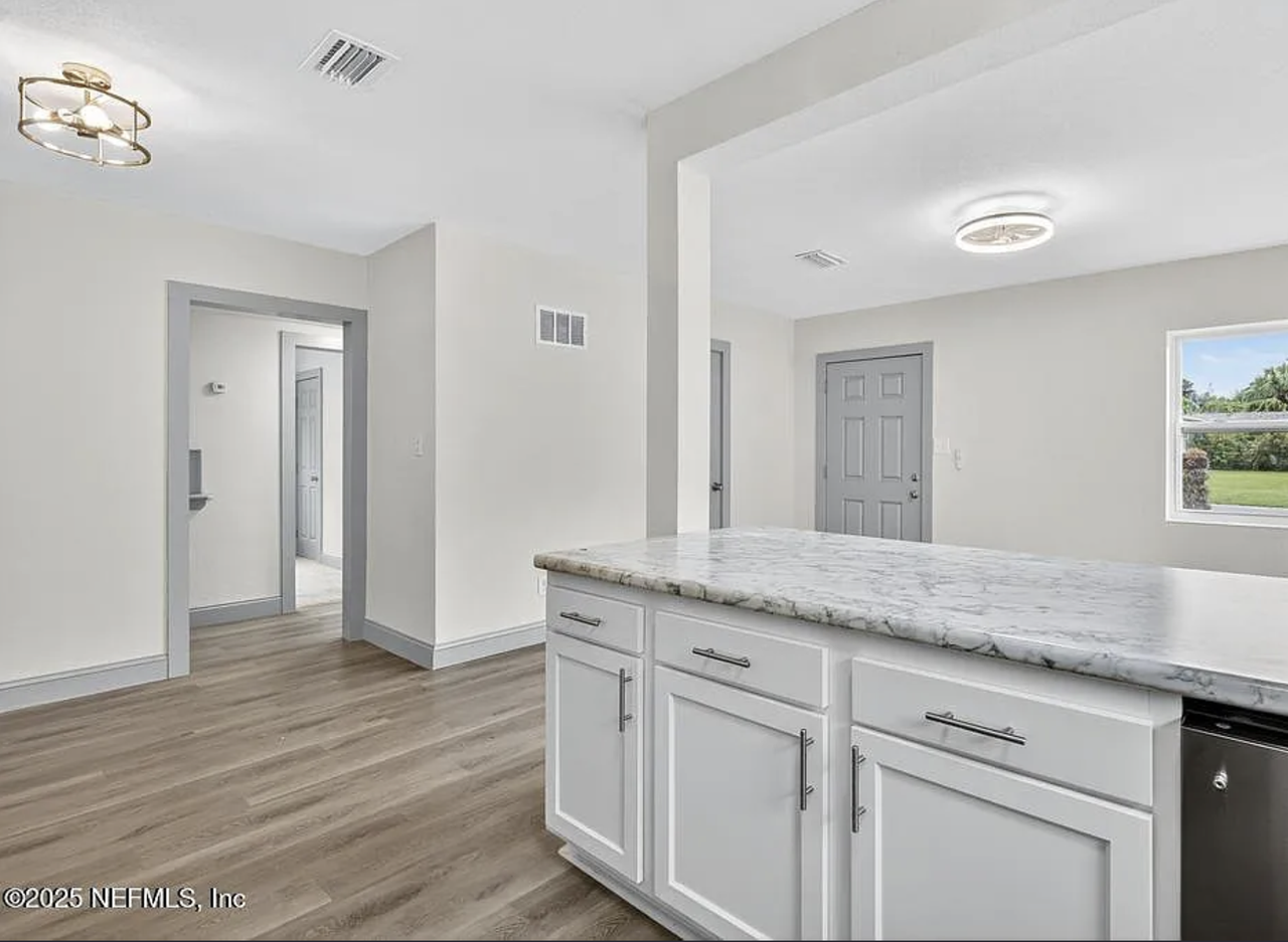 1850 Harvester St #1 - Photo 4 of 11