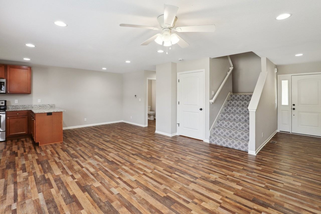 3032 N 156th St #1 - Photo 3 of 18