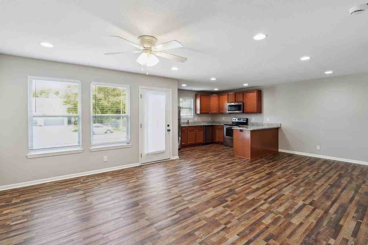 3032 N 156th St #1 - Photo 4 of 18