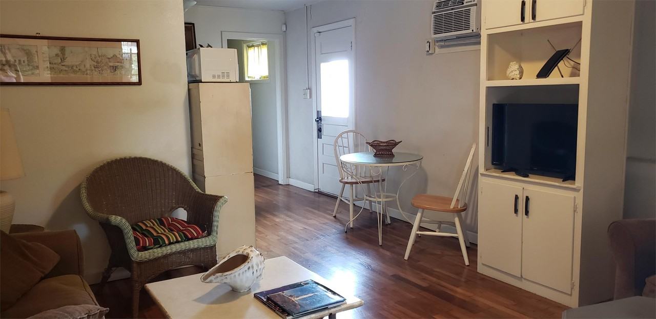 2318 West Olmos Drive #1 - Photo 2 of 11