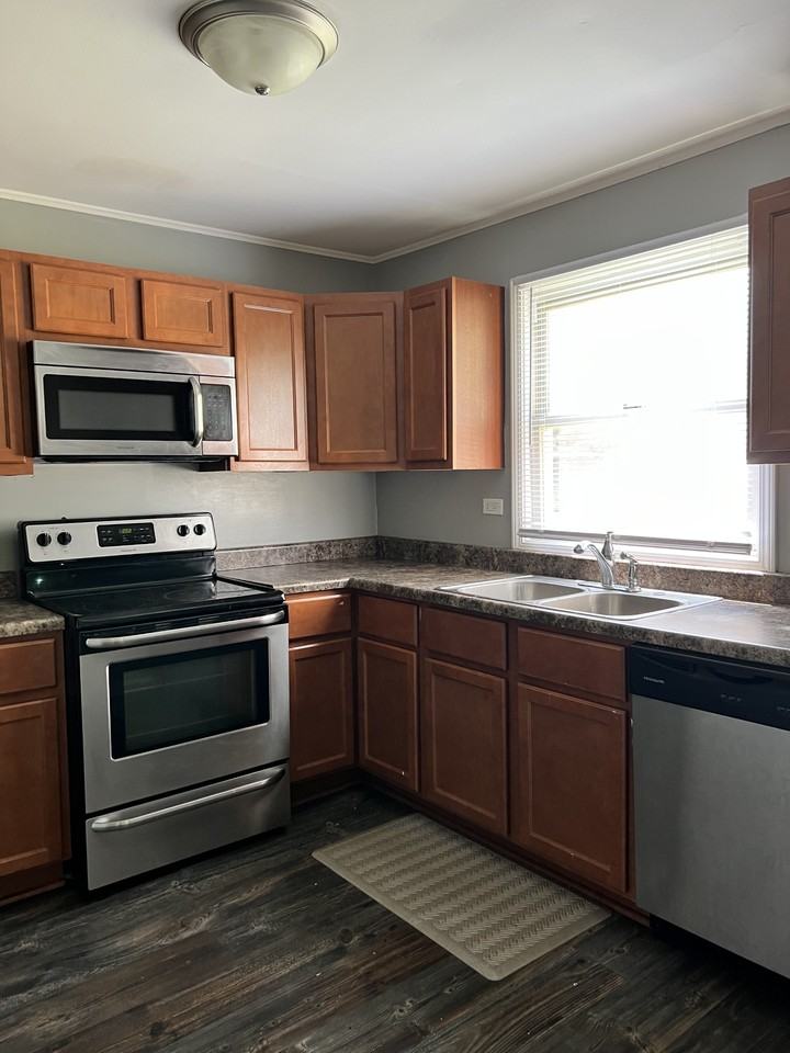 37439 N Lake Shore Dr #1 - Photo 3 of 10