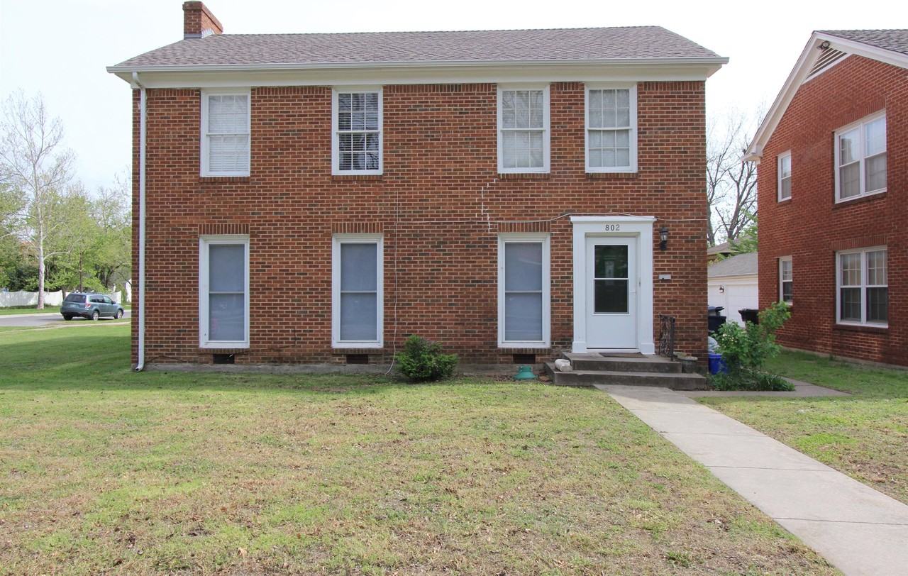 802 1/2 Nw 15th St #1 - Photo 2 of 35