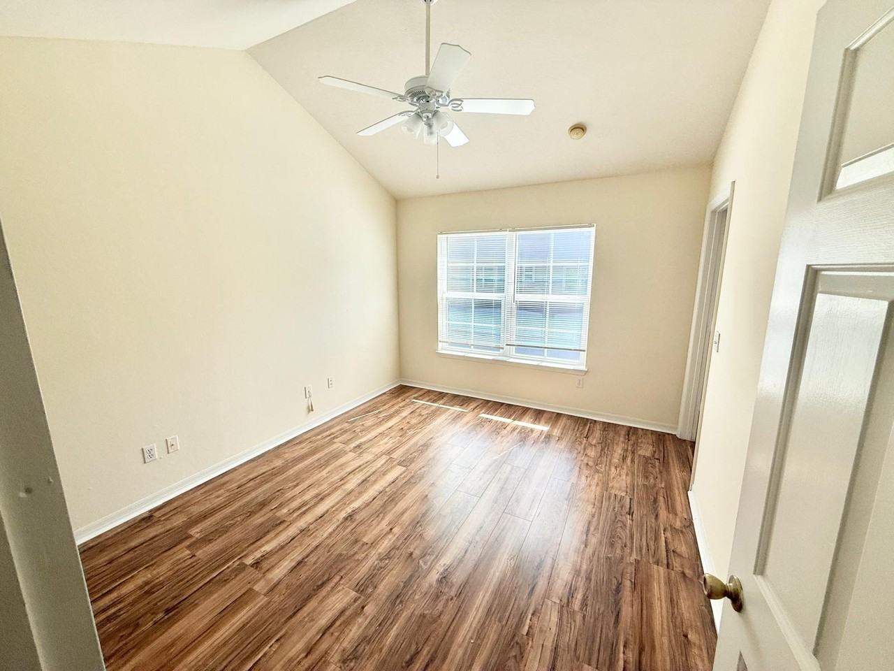 3202 Parkchester Square Blvd #205 - Photo 6 of 11