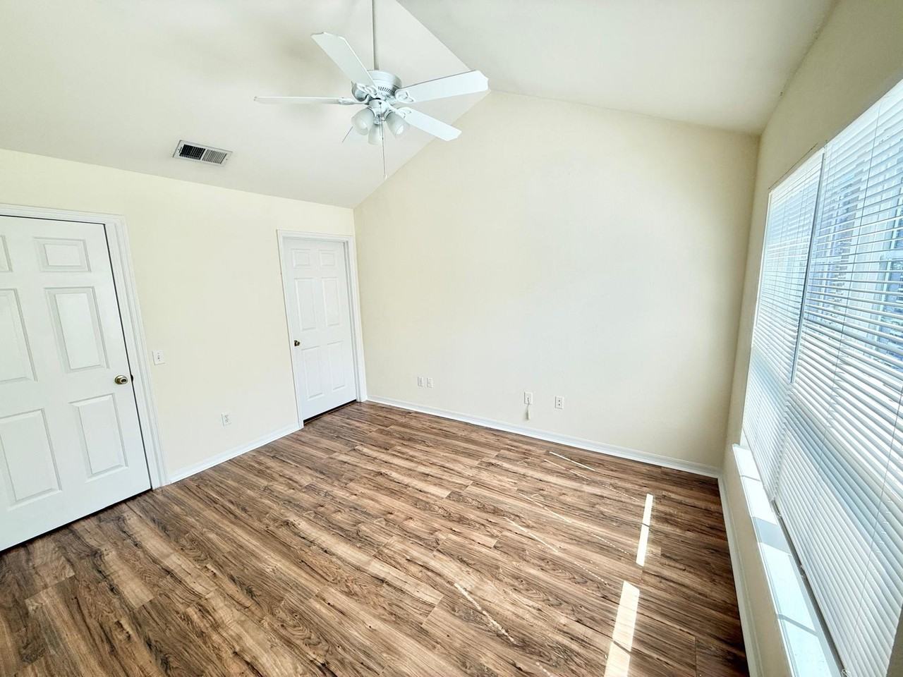 3202 Parkchester Square Blvd #205 - Photo 7 of 11