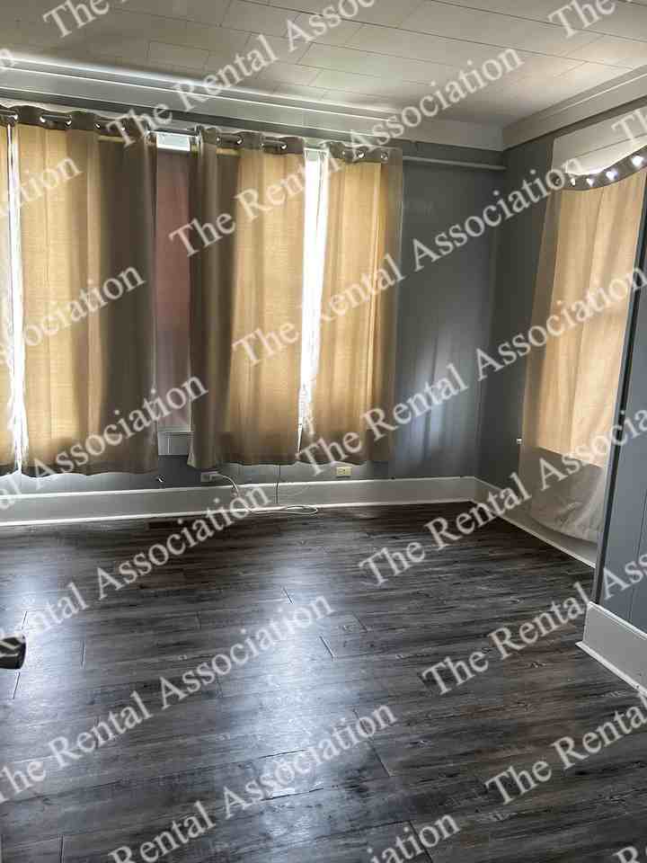 212 South Bonner Street #1 - Photo 3 of 8