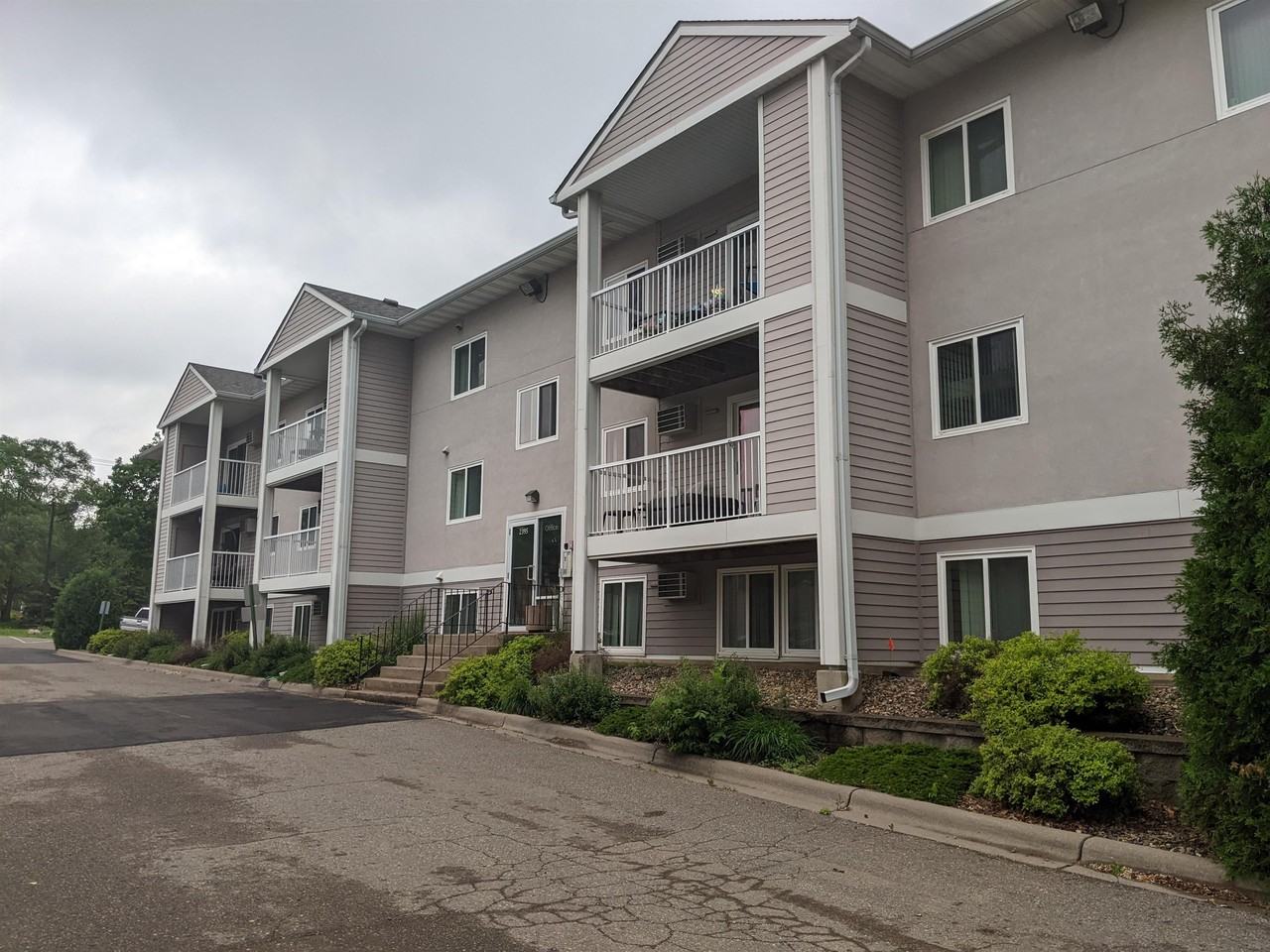 2395 3rd St Nw #103 - Photo 3 of 24